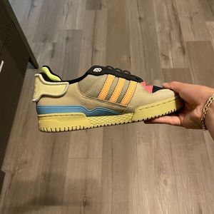 Bad bunny Tennis shoes Size 5 men